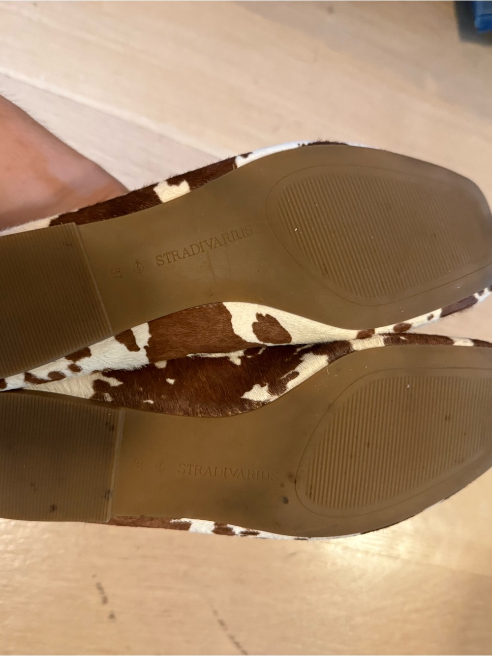 Real Leather Cow Print Flats - size 7 - Picture 4 of 4
